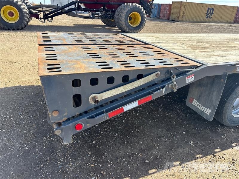 Brandt UPR1628 33 ft Tri/A Equipment Trailer Autonkuljetusperävaunut
