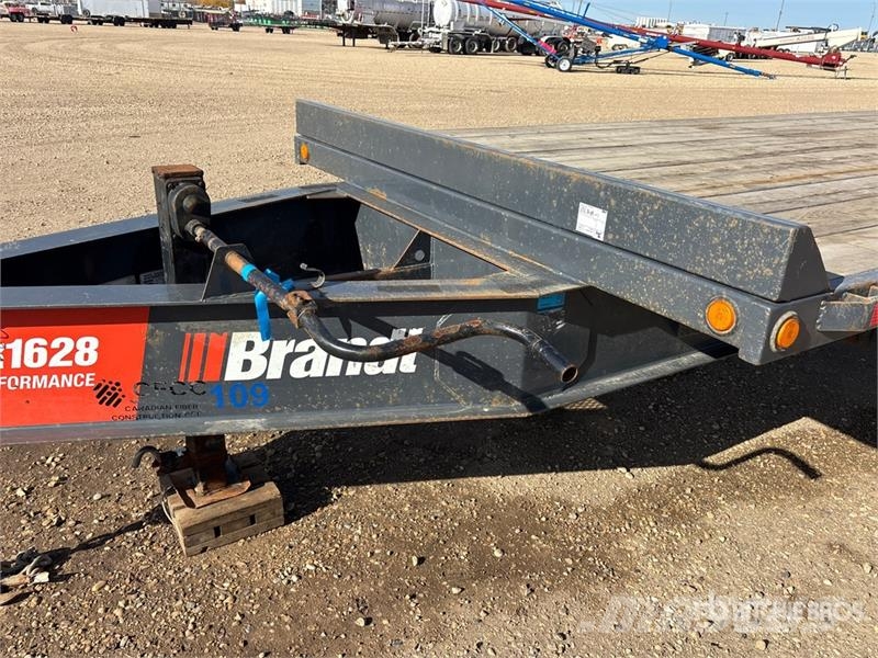 Brandt UPR1628 33 ft Tri/A Equipment Trailer Autonkuljetusperävaunut