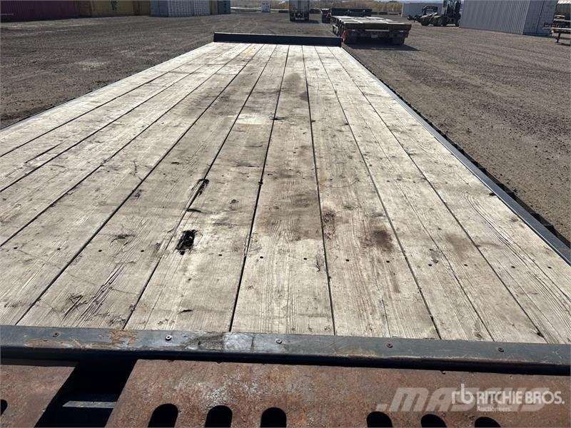 Brandt UPR1628 33 ft Tri/A Equipment Trailer Autonkuljetusperävaunut