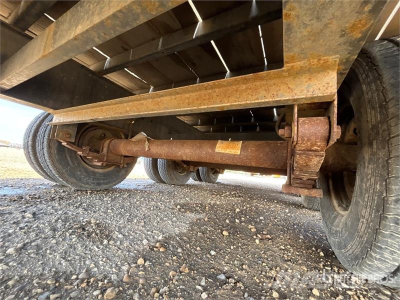 Brandt UPR1628 33 ft Tri/A Equipment Trailer Autonkuljetusperävaunut