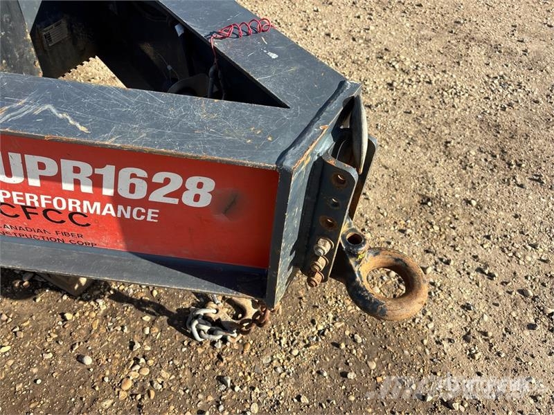 Brandt UPR1628 33 ft Tri/A Equipment Trailer Autonkuljetusperävaunut