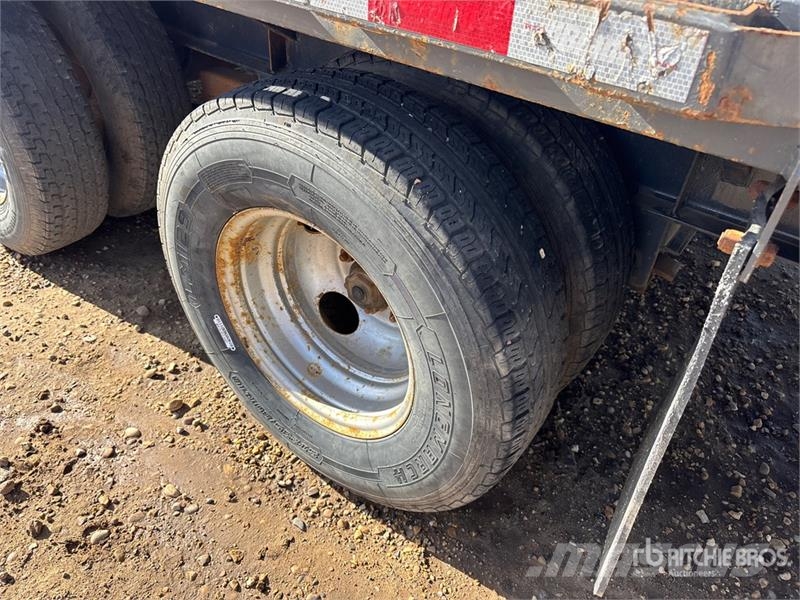 Brandt UPR1628 33 ft Tri/A Equipment Trailer Autonkuljetusperävaunut
