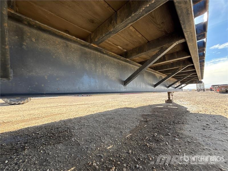 Brandt UPR1628 33 ft Tri/A Equipment Trailer Autonkuljetusperävaunut
