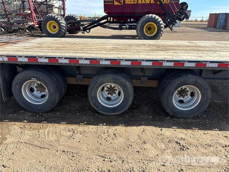 Brandt UPR1628 33 ft Tri/A Equipment Trailer Autonkuljetusperävaunut