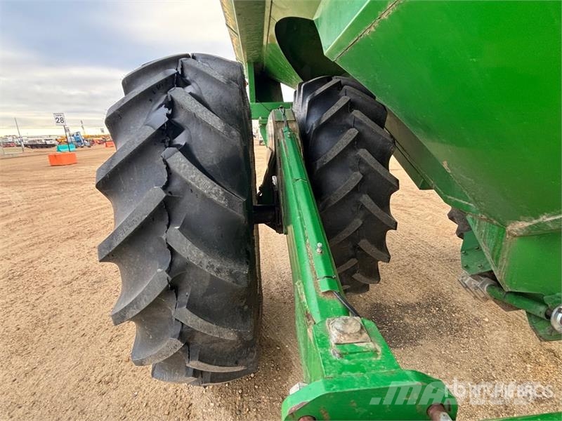 Brent 1282 1200 bu Grain Cart Viljavaunut