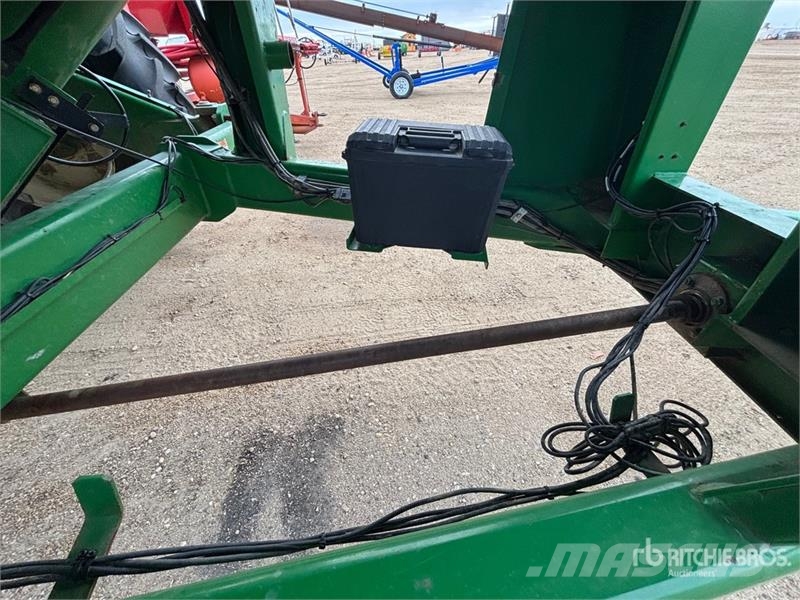 Brent 1282 1200 bu Grain Cart Viljavaunut