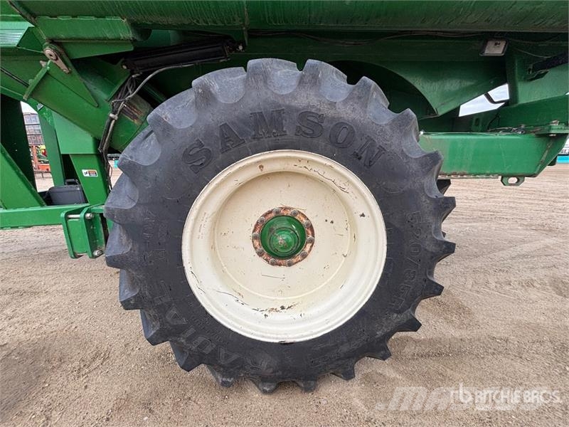 Brent 1282 1200 bu Grain Cart Viljavaunut