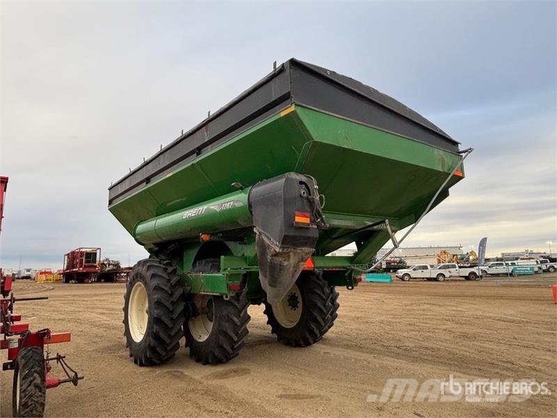 Brent 1282 1200 bu Grain Cart Viljavaunut