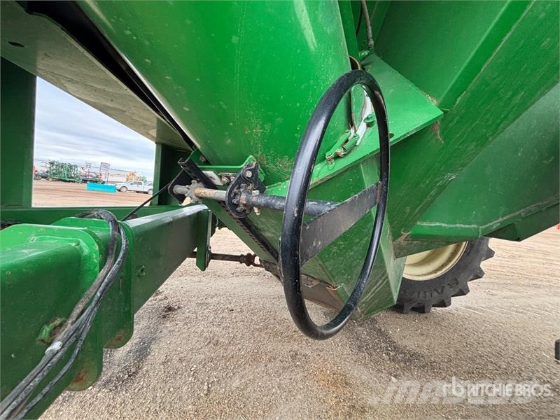 Brent 1282 1200 bu Grain Cart Viljavaunut