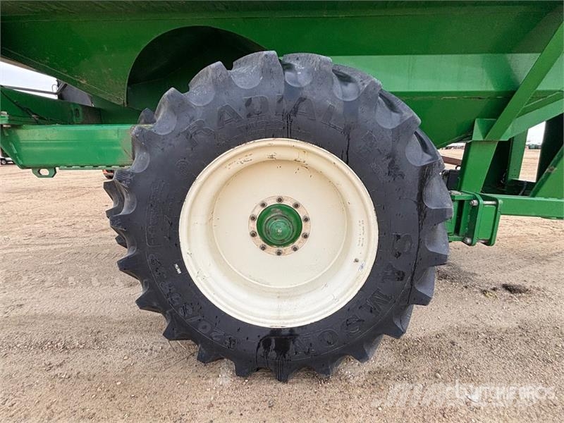 Brent 1282 1200 bu Grain Cart Viljavaunut