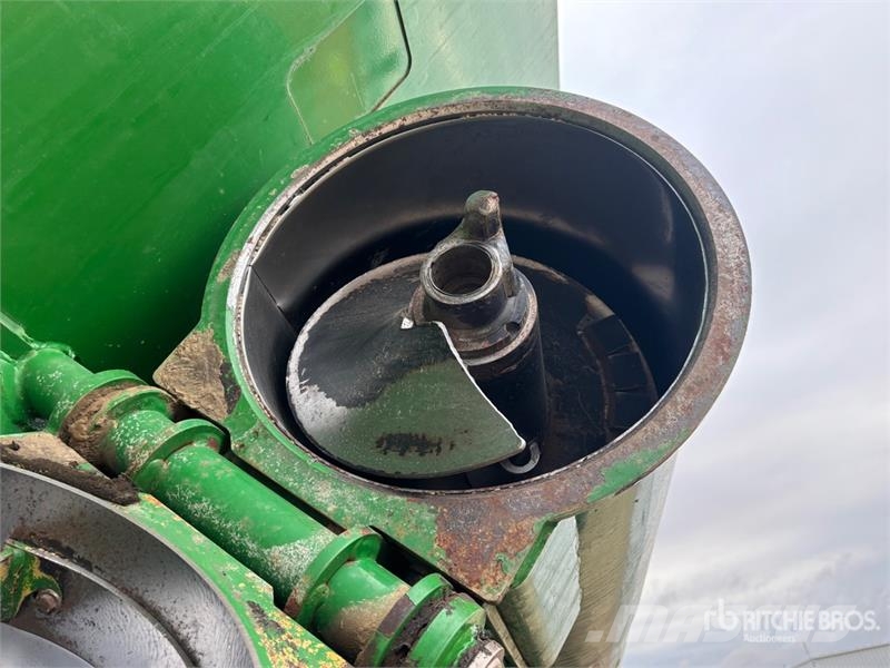 Brent 1282 1200 bu Grain Cart Viljavaunut