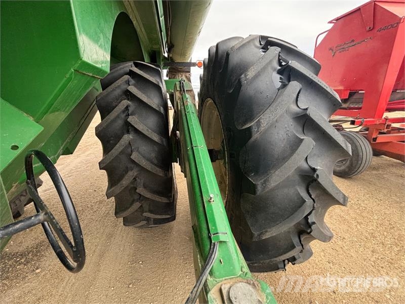 Brent 1282 1200 bu Grain Cart Viljavaunut