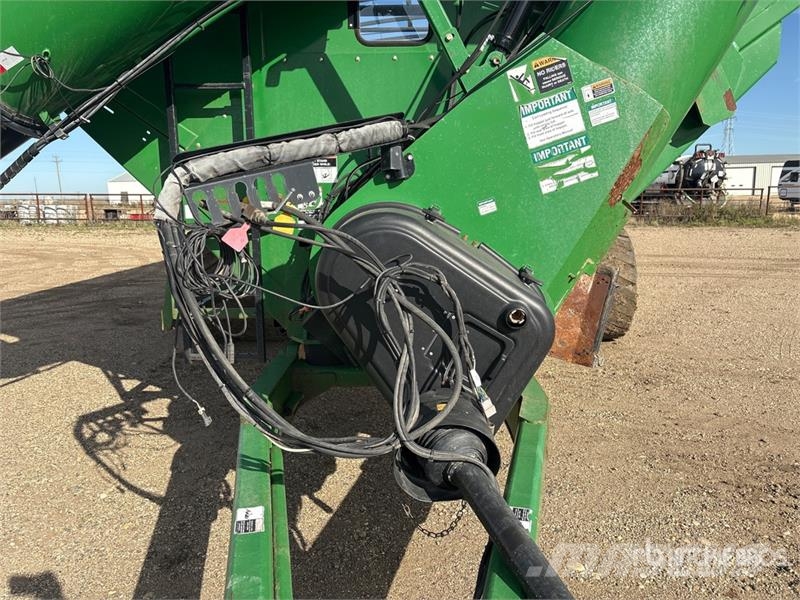 Brent 2096 2000 bu Tracked Grain Cart Carri per la granella