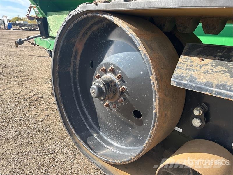 Brent 2096 2000 bu Tracked Grain Cart Carri per la granella