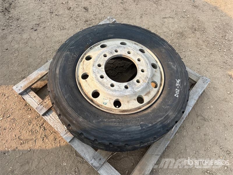 Bridgestone M840 275/70R22.5 Tires (Unused) タイヤ、ホイル、リム