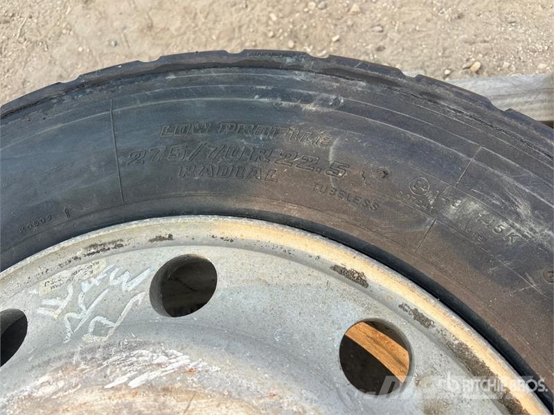 Bridgestone M840 275/70R22.5 Tires (Unused) タイヤ、ホイル、リム