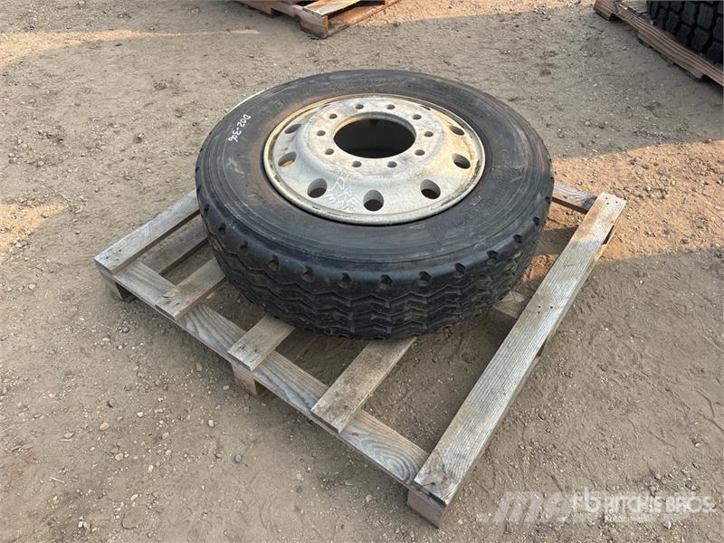 Bridgestone M840 275/70R22.5 Tires (Unused) タイヤ、ホイル、リム