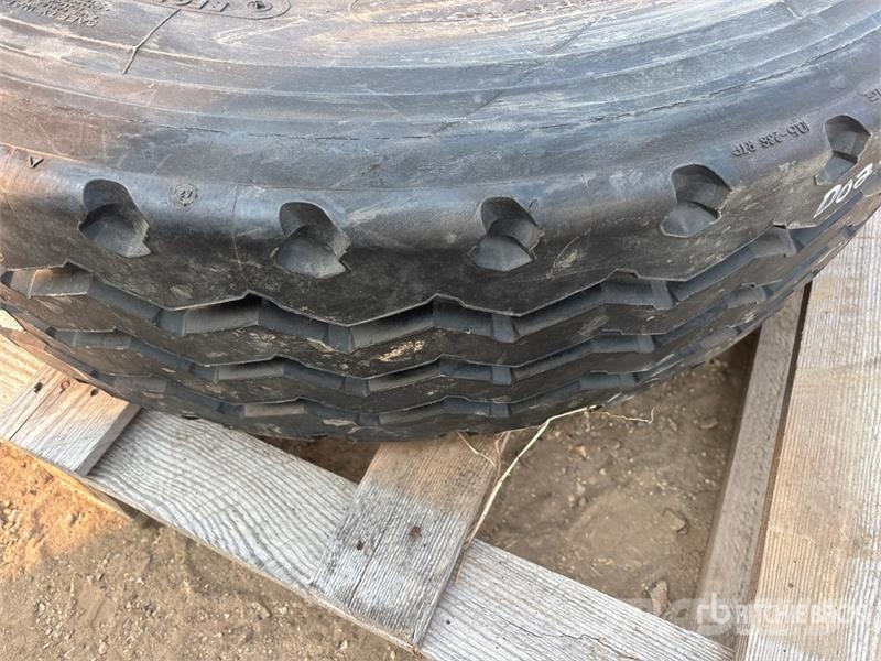 Bridgestone M840 275/70R22.5 Tires (Unused) タイヤ、ホイル、リム