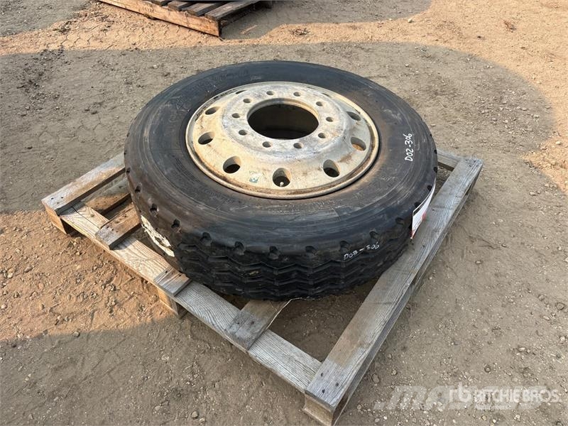 Bridgestone M840 275/70R22.5 Tires (Unused) タイヤ、ホイル、リム