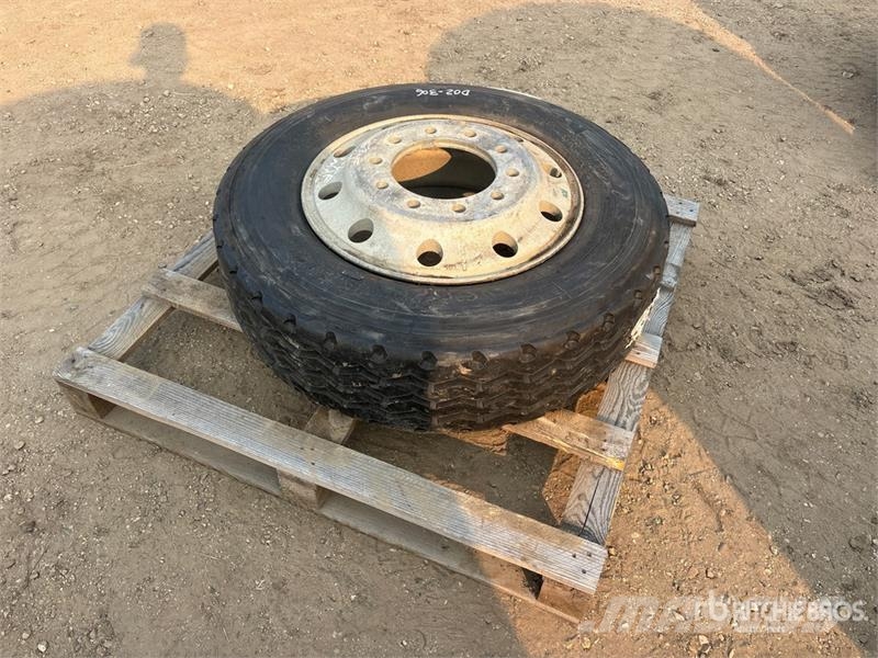 Bridgestone M840 275/70R22.5 Tires (Unused) タイヤ、ホイル、リム