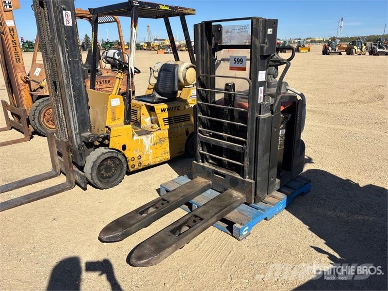BT SPE160L 1600 kg Electric Stacker Stablere