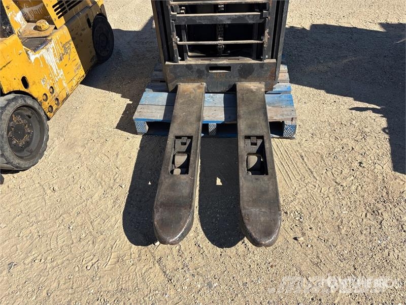 BT SPE160L 1600 kg Electric Stacker Stablere