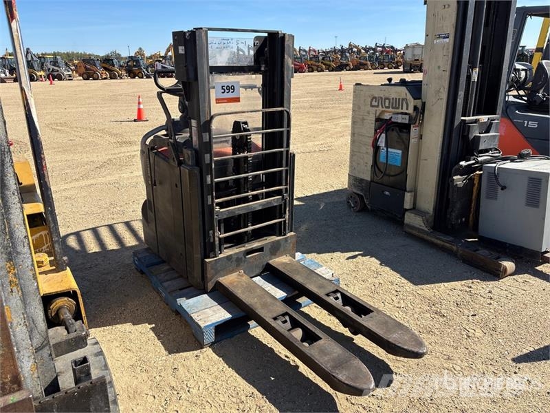 BT SPE160L 1600 kg Electric Stacker Stablere