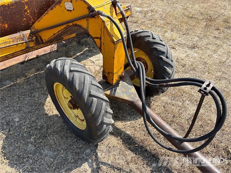 Buchli Enterprises Inc. B300 4 Tire Hydraulic Pull Földnyesők (szkréperek)