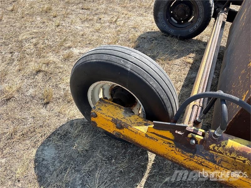 Buchli Enterprises Inc. B300 4 Tire Hydraulic Pull Földnyesők (szkréperek)