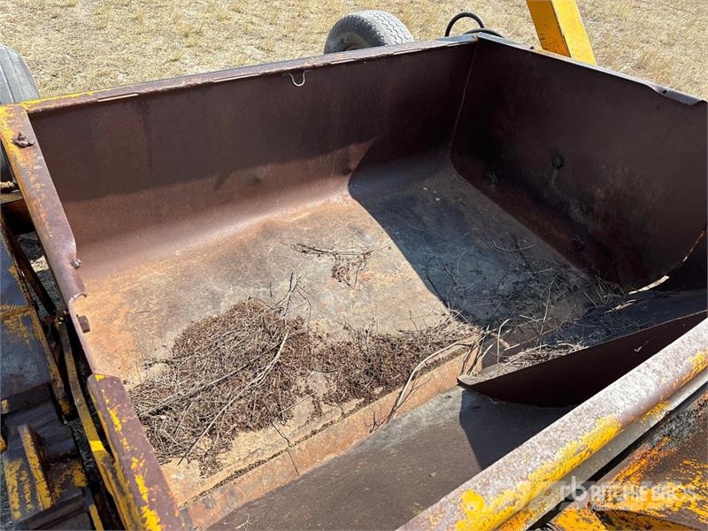 Buchli Enterprises Inc. B300 4 Tire Hydraulic Pull Földnyesők (szkréperek)