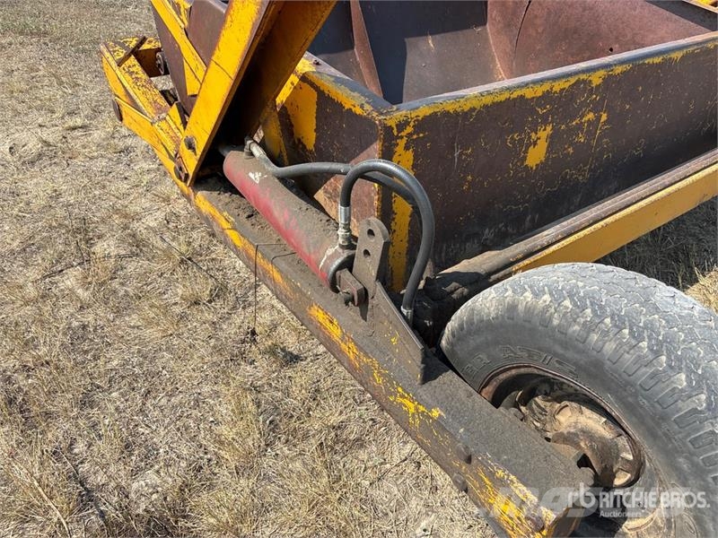 Buchli Enterprises Inc. B300 4 Tire Hydraulic Pull Földnyesők (szkréperek)