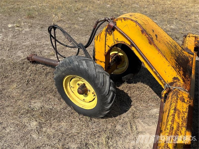 Buchli Enterprises Inc. B300 4 Tire Hydraulic Pull Földnyesők (szkréperek)