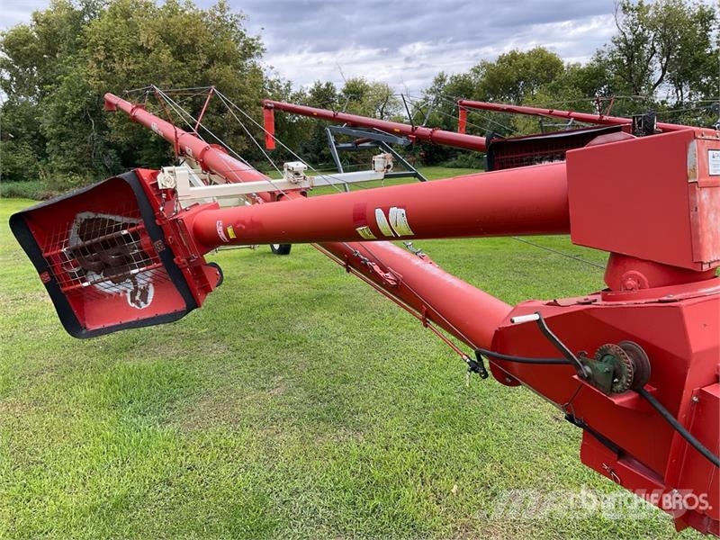 Buhler Farm King 1060 10 in x 60 ft Swing Grain Auger Förderbänder