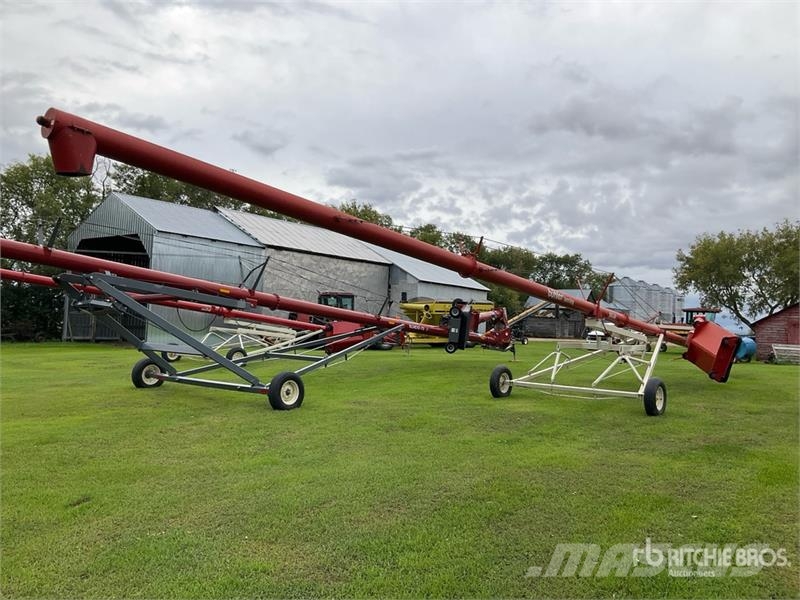 Buhler Farm King 1060 10 in x 60 ft Swing Grain Auger Förderbänder