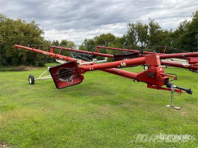 Buhler Farm King 1060 10 in x 60 ft Swing Grain Auger Förderbänder