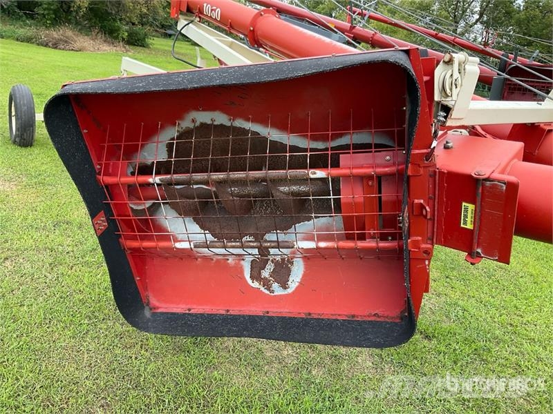 Buhler Farm King 1060 10 in x 60 ft Swing Grain Auger Förderbänder