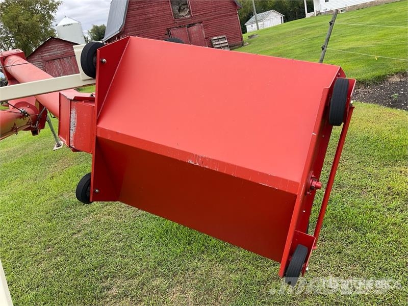 Buhler Farm King 1060 10 in x 60 ft Swing Grain Auger Förderbänder