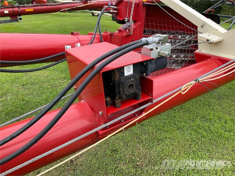 Buhler Farm King 1070 10 in x 70 ft Swing Grain Auger Förderbänder