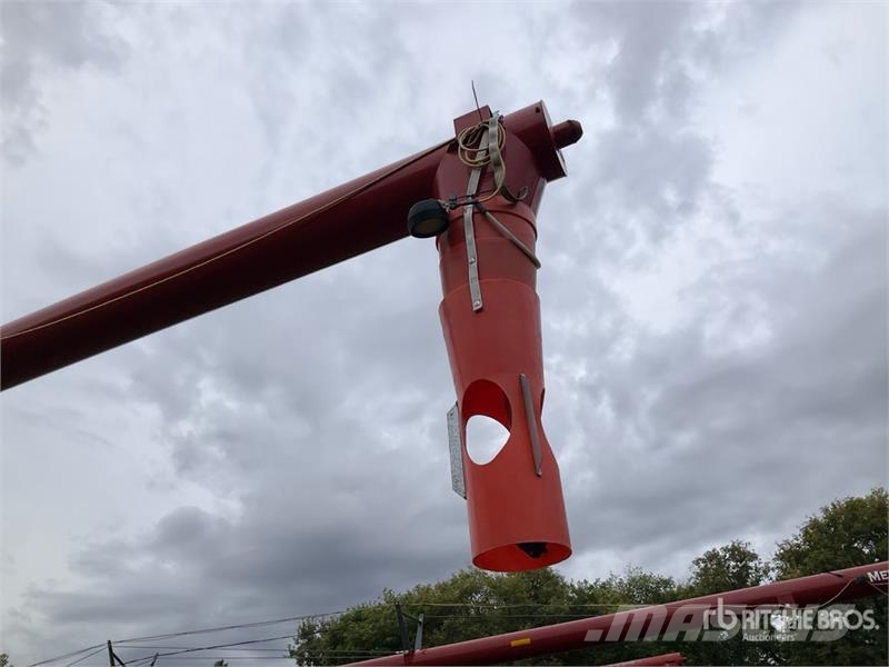 Buhler Farm King 1070 10 in x 70 ft Swing Grain Auger Förderbänder