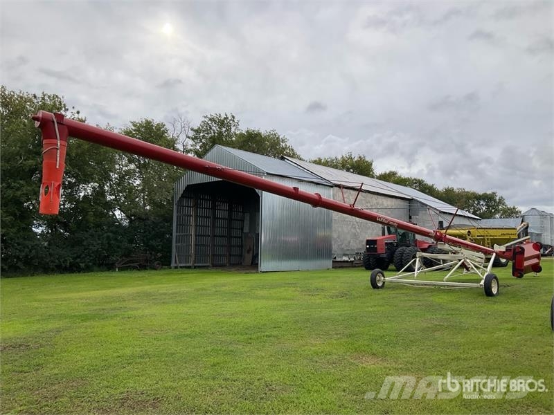Buhler Farm King 1070 10 in x 70 ft Swing Grain Auger Förderbänder