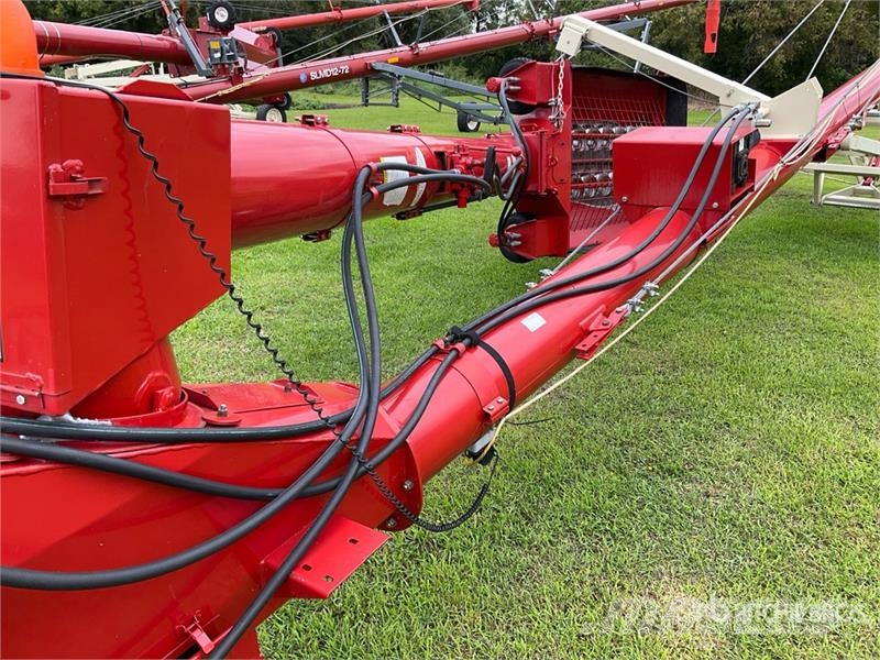 Buhler Farm King 1070 10 in x 70 ft Swing Grain Auger Förderbänder