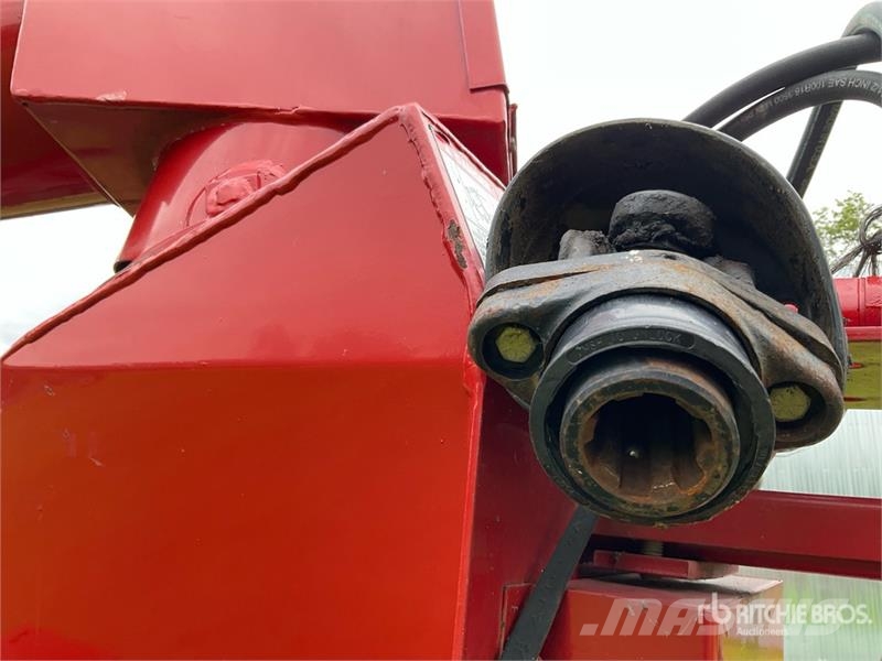 Buhler Farm King 1070 10 in x 70 ft Swing Grain Auger Förderbänder