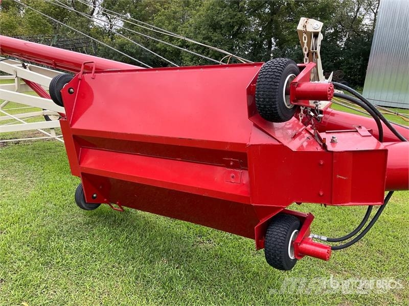 Buhler Farm King 1070 10 in x 70 ft Swing Grain Auger Förderbänder