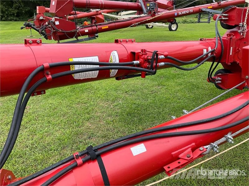 Buhler Farm King 1070 10 in x 70 ft Swing Grain Auger Förderbänder