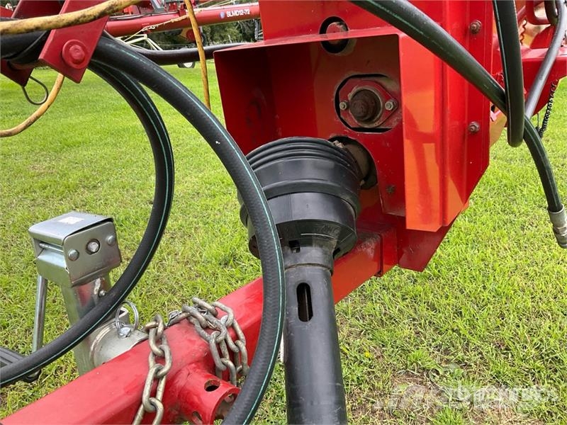 Buhler Farm King 1070 10 in x 70 ft Swing Grain Auger Förderbänder