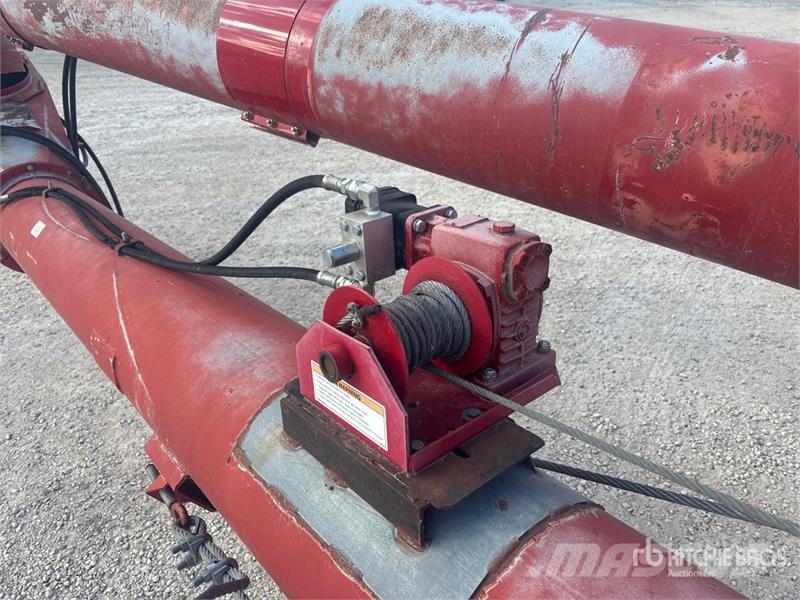 Buhler Farm King 1385 13 in x 85 ft Swing Grain Auger Szállító berendezések
