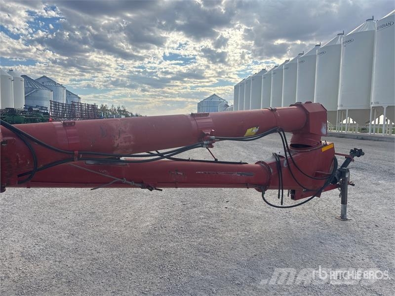 Buhler Farm King 1385 13 in x 85 ft Swing Grain Auger Szállító berendezések