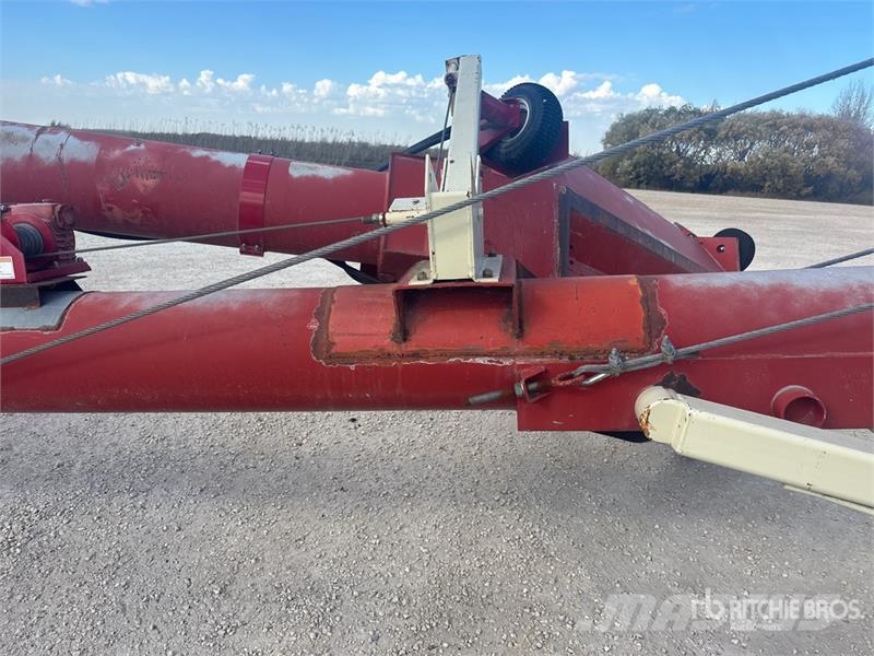 Buhler Farm King 1385 13 in x 85 ft Swing Grain Auger Szállító berendezések
