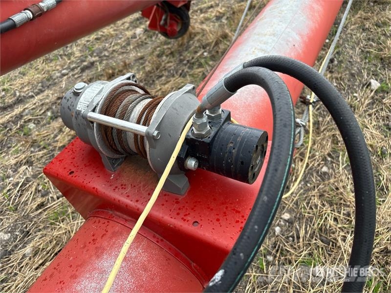 Buhler Farm King 1385 13 in x 85 ft Swing Grain Auger Transportbanden en Rollenbanen