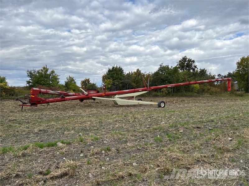 Buhler Farm King 1385 13 in x 85 ft Swing Grain Auger Transportbanden en Rollenbanen